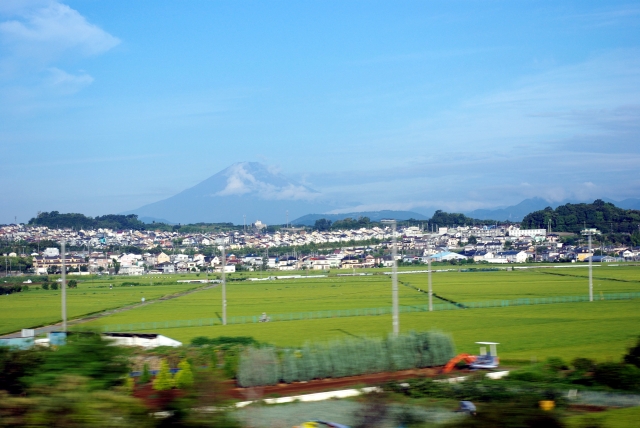 新幹線から見る夏の富士山