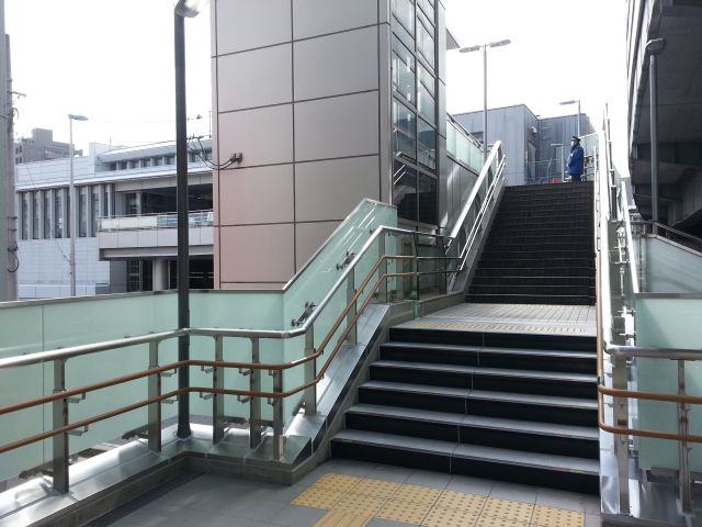 小田急線登戸駅北口改札