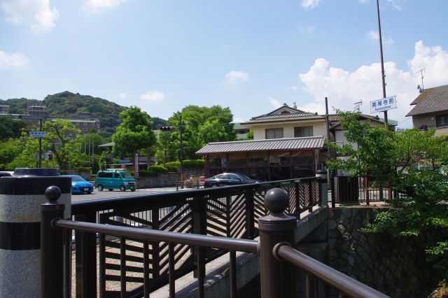 琵琶湖疏水記念館前を通り南禅寺前交差点へ。