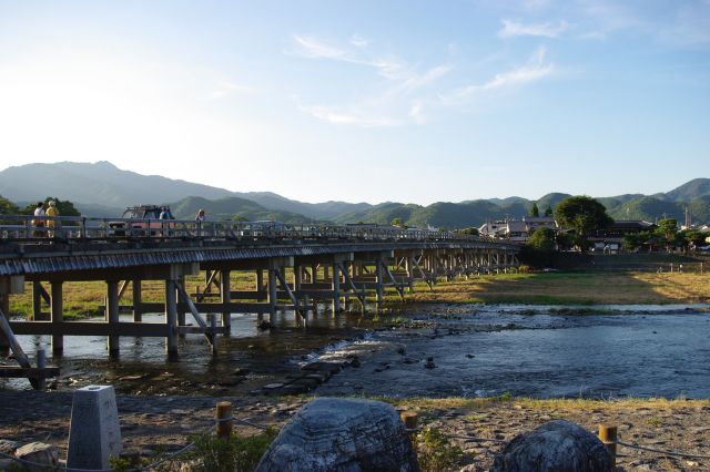 中ノ島から見た渡月橋。さっきとはまた違った風景です。