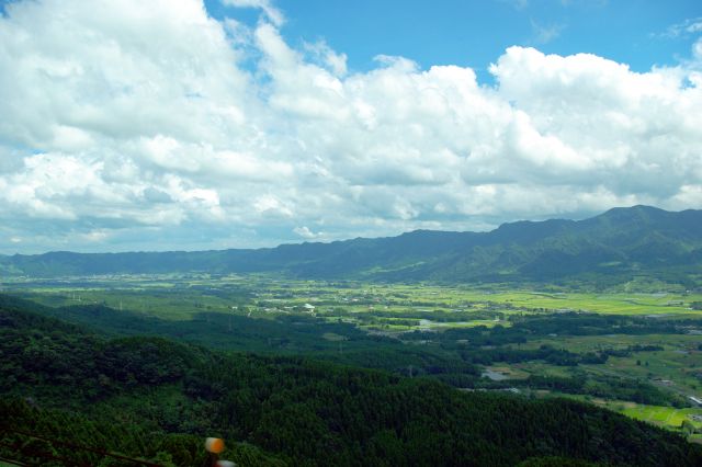 阿蘇パノラマラインから眺める美しい南阿蘇の風景。