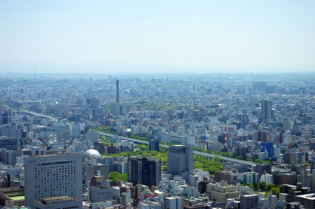 南南東をズーム、名古屋市科学館や鶴舞公園、中電千代田ビルなどが見えます。