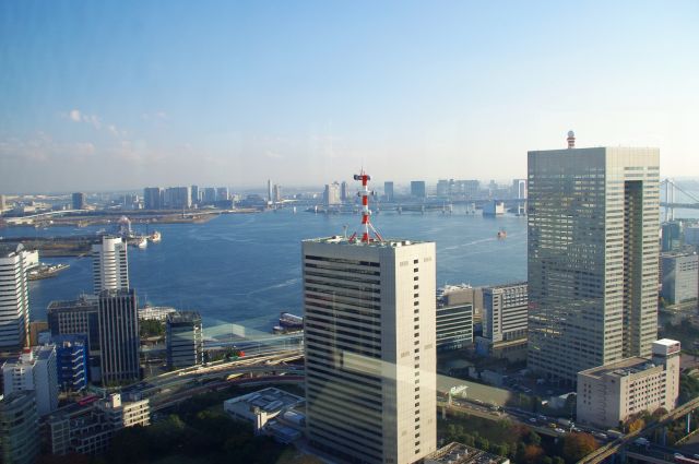 お台場方面は東京湾で開放的。