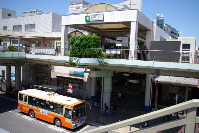 JR、小田急、江ノ電の藤沢駅。