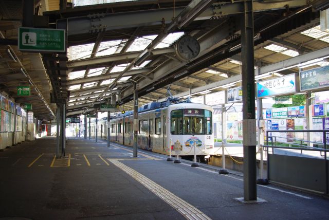 江ノ電で街中を進み終点の鎌倉駅へ。