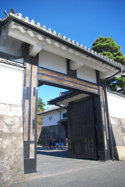 桜田門の1つ目、高麗門。