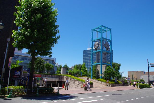 渋谷区役所前交差点に渋谷公会堂。
