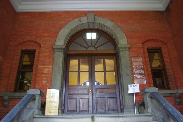 館内は北海道開拓の文書館・資料館。