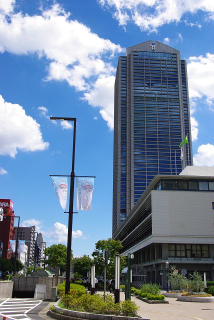高いビルは神戸市役所。右手にシンボルの花時計があります（写真撮り忘れorz）。