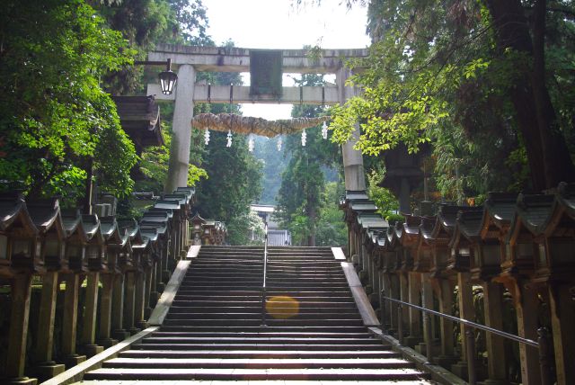 宝山寺の一の鳥居、お寺ですが鳥居があります。かつて生駒駅前にあったものが移設された。