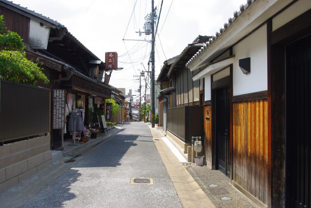 古き良き日本の美しい街並みが続く。