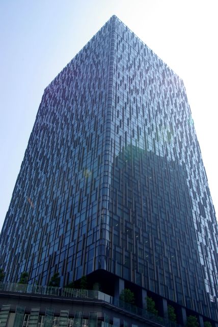 2016年に大きなビルに改装された大名古屋ビルヂング。