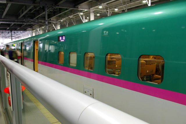 東京から4時間以上かけて新函館北斗駅に到着。