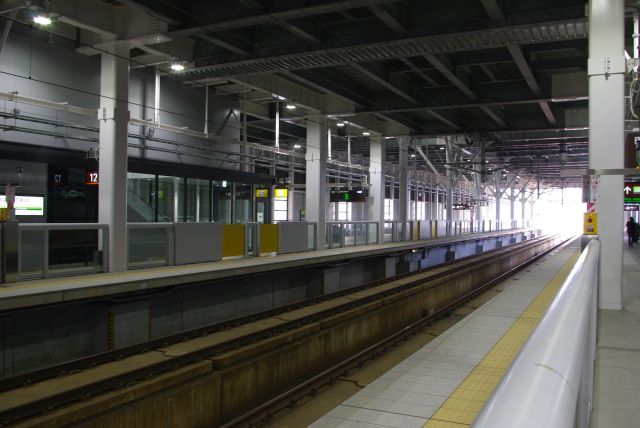 札幌方面。将来的にはこちら側からも列車が来るようになる。
