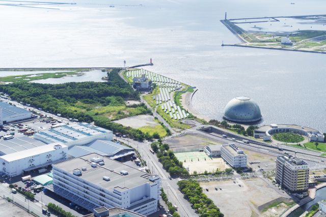 足元の「なにわの海の時空館」が目を引く。