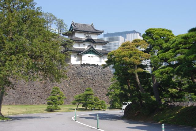 東御苑側には江戸城の富士見櫓。