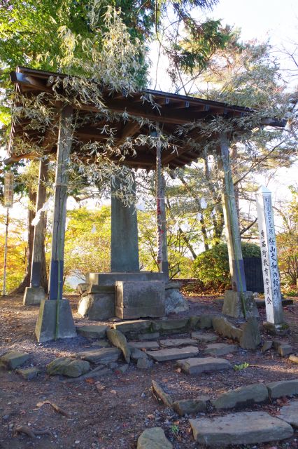桜山文和の板碑、この辺りが標高591mの山頂。