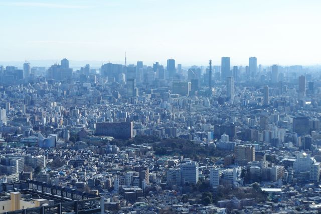 市ヶ谷の防衛省、東京タワー、虎ノ門ヒルズなど特徴的な建物が見えます。