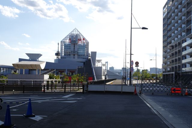 東京オリンピックが延期となりゴーストタウンの選手村、その奥にターミナルがあります。