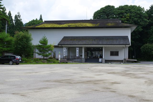 駐車場の先に岩村歴史資料館があります。