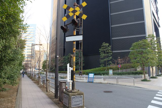 浜離宮前踏切跡、東京市場線跡の写真ページへ