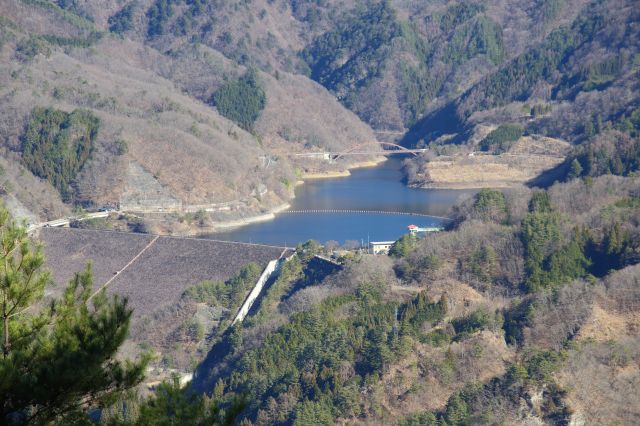 能泉湖と荒川ダム。