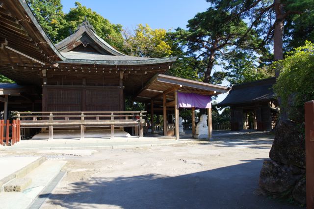本丸は唐澤山神社の建物群が占めます。