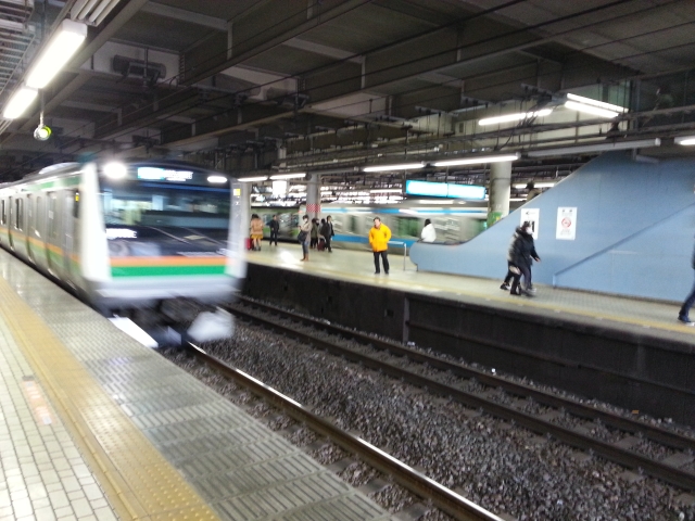 品川駅・上野東京ラインが到着