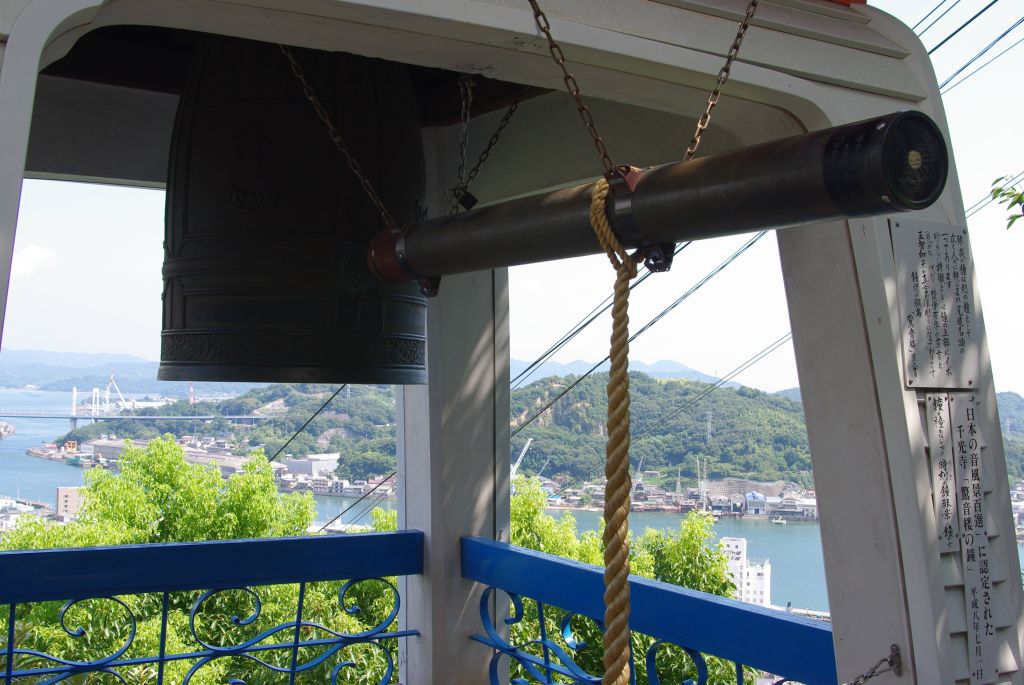 千光寺・鐘越しの尾道の風景