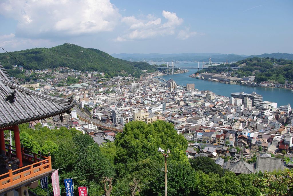 千光寺・くさり山の途中からの開放的な風景