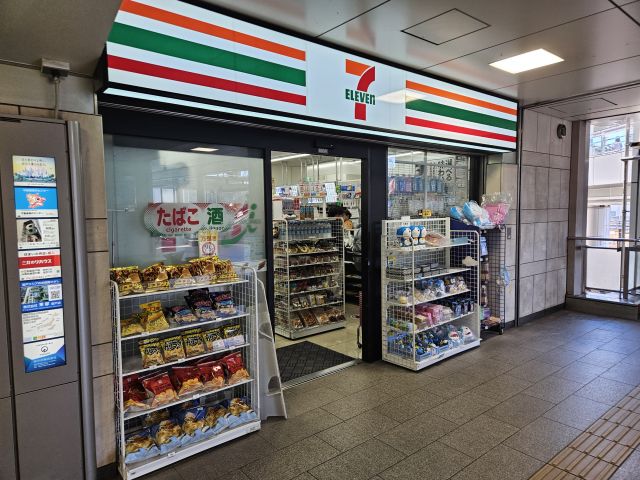 登戸駅・セブンイレブン