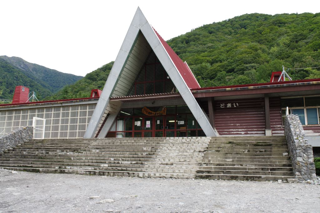 土合駅の駅舎