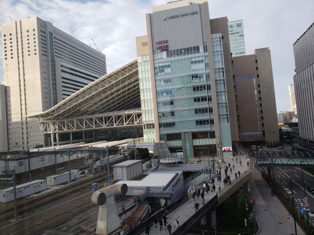 ホテルからのJR大阪駅