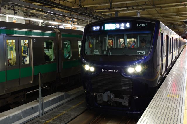 新宿駅の相鉄120000系