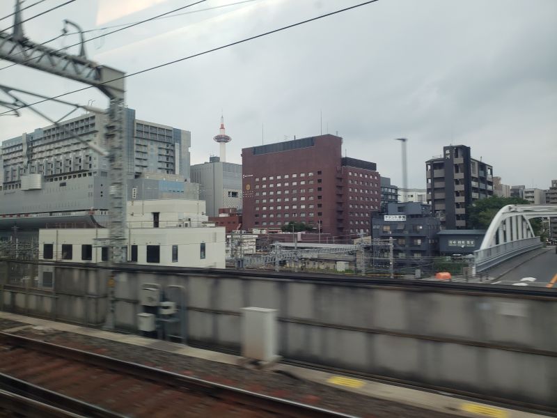 東海道新幹線の車窓・京都駅付近