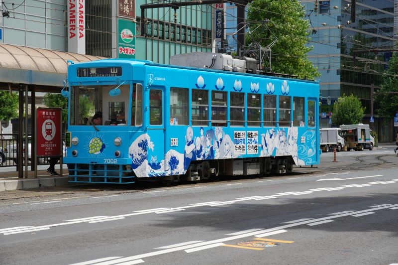 岡山駅東口・岡電・青い車両