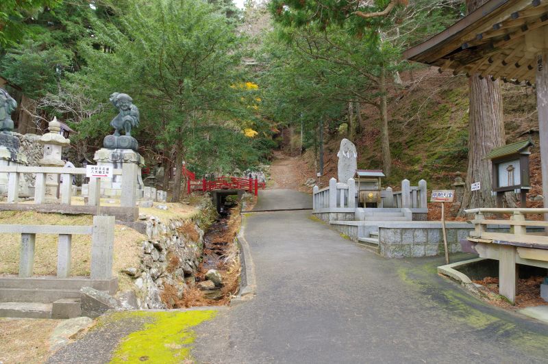 金華山黄金山神社から下山