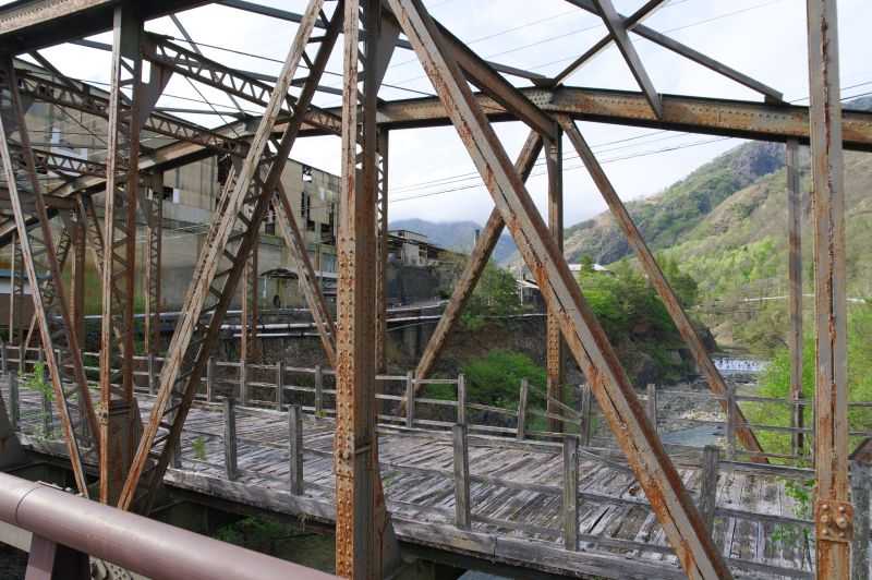 古河橋・本山製錬所跡前