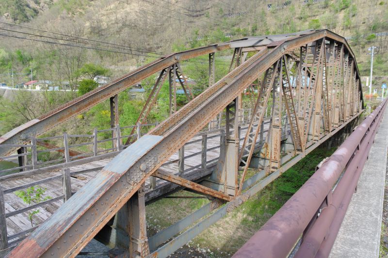 古河橋・本山製錬所跡前