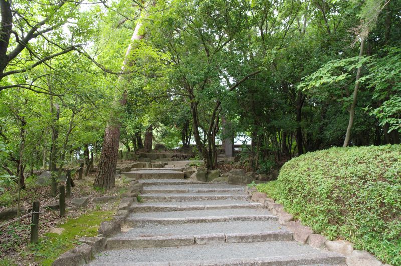 挙母城跡・又日亭