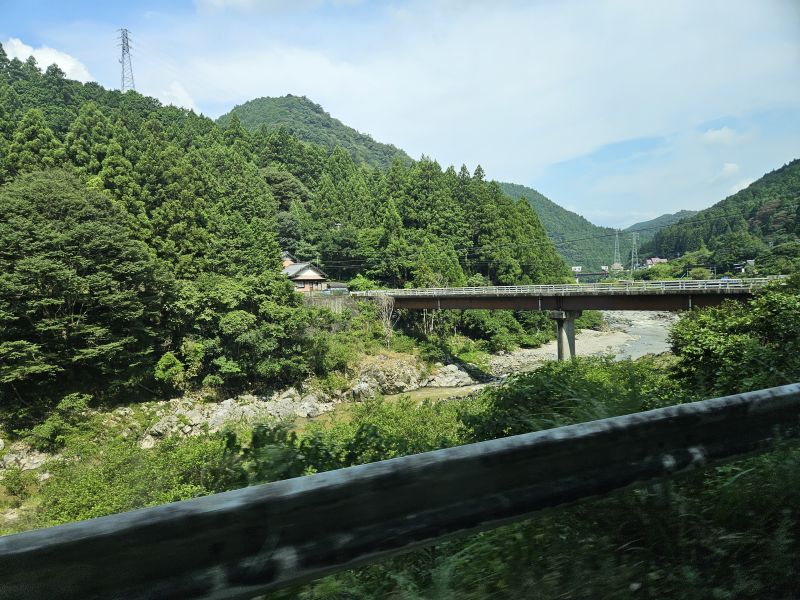 豊川沿い