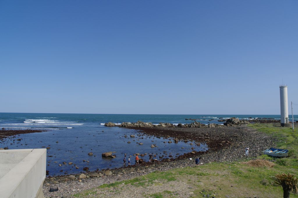 長崎鼻の眺望・左側の海