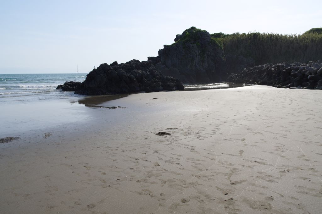千騎ケ岩の浜・右側