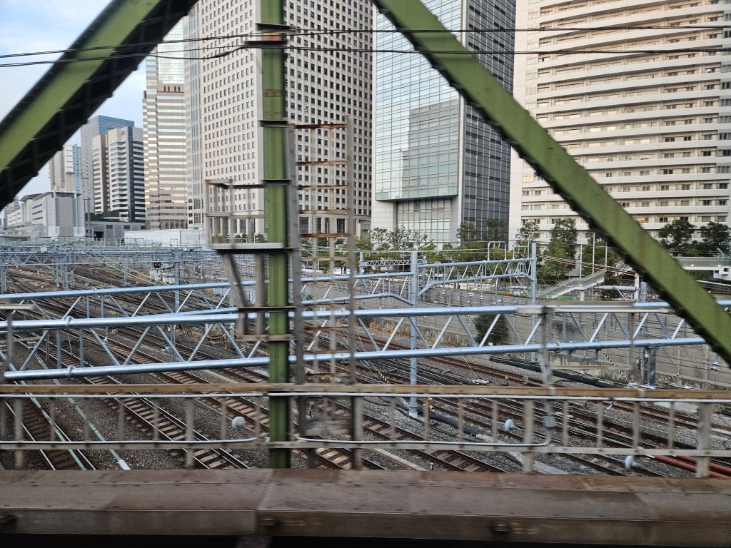 八ツ山橋通過中