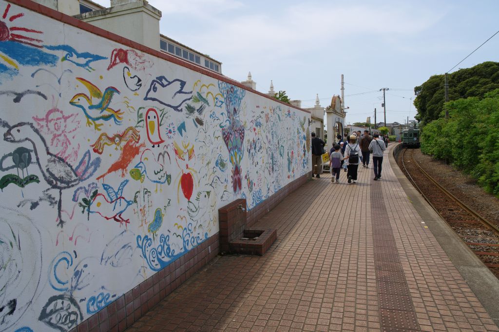 銚子電鉄・犬吠駅・ホームの壁の絵