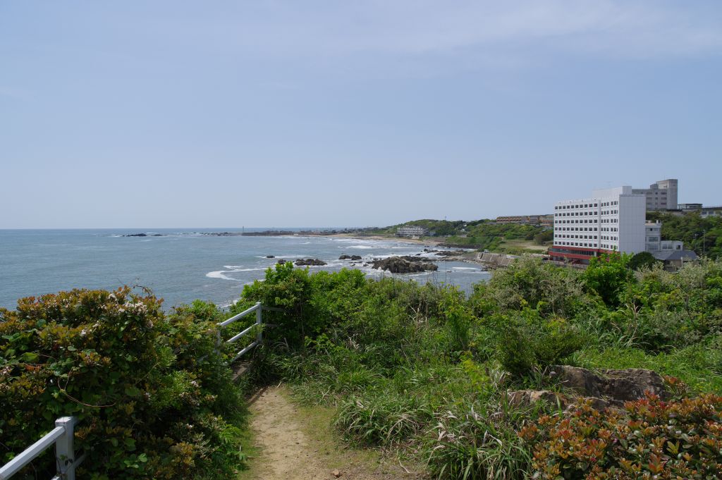 犬吠埼へ歩く・高浜虚子句碑からの海の眺め