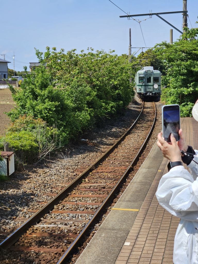 銚子電鉄・犬吠駅・電車が来る
