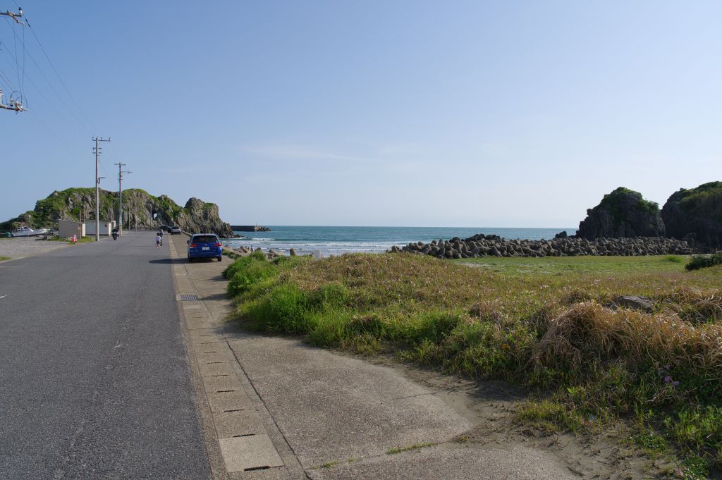 千騎ケ岩・岩と砂浜
