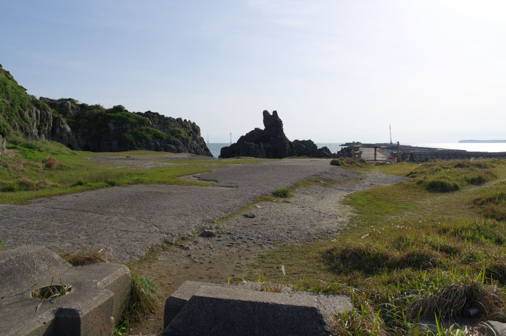 犬岩・駐車場の先