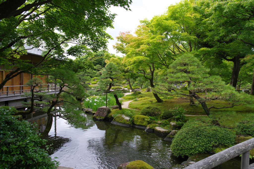 由志園・庭園へ